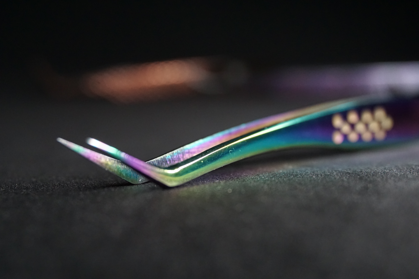 Silhouette Tweezer